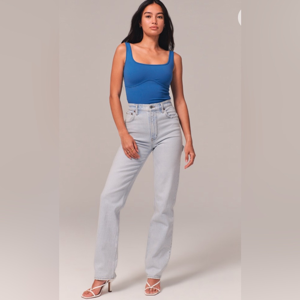 Abercrombie & Fitch Ultra High Rise 90s Straight Carpenter Jean - Picture 2 of 5